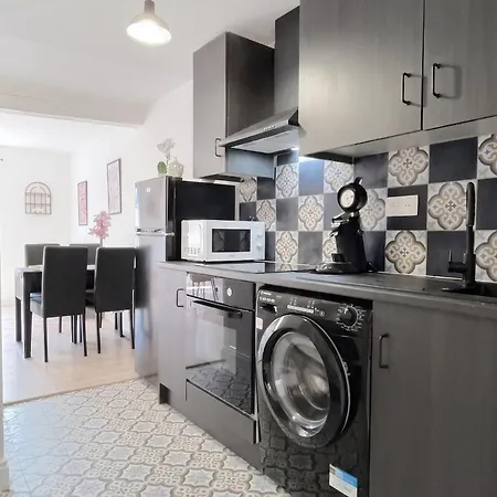 Cathedral View - Downtown - Wifi - Air Conditioning אלבי